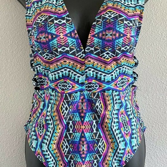 Junior’s Plunge Printed One Piece Swimsuit By No Boundaries Size XL NEW - Picture 4 of 10